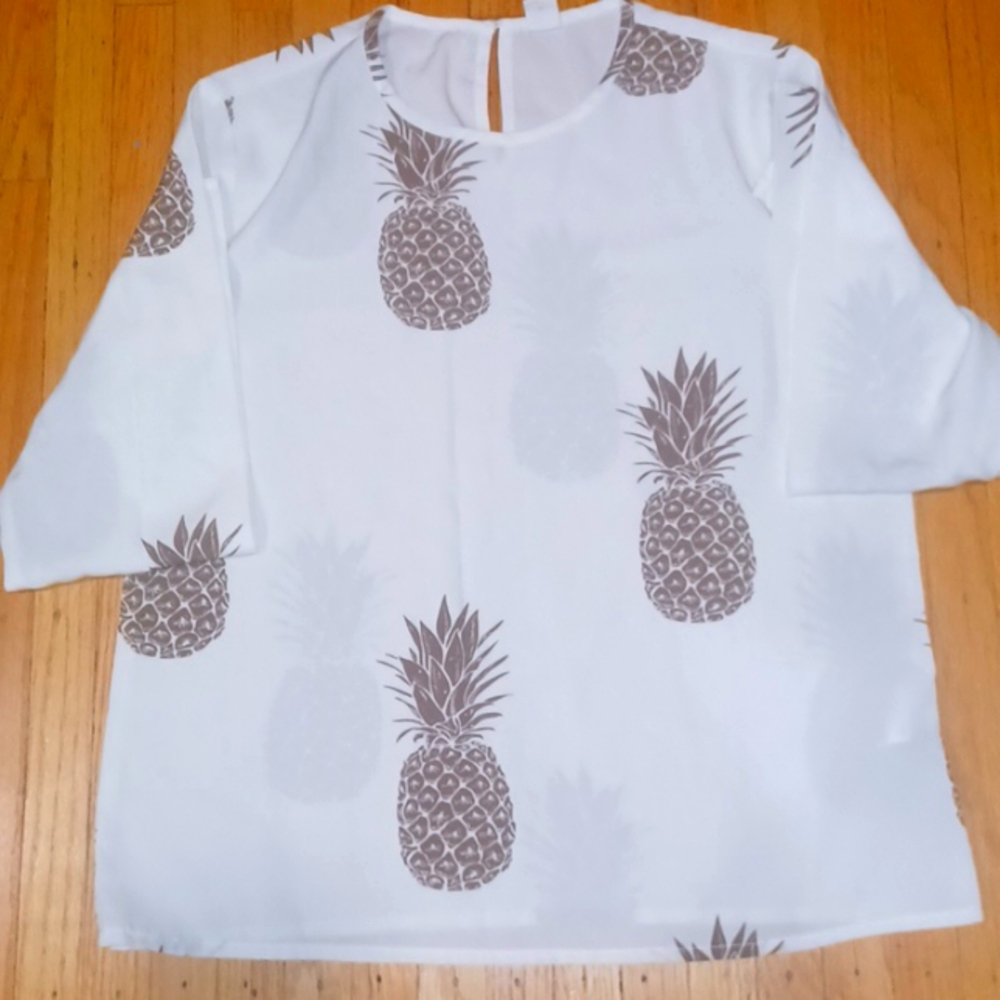 White pineapple shirt with keyhole back